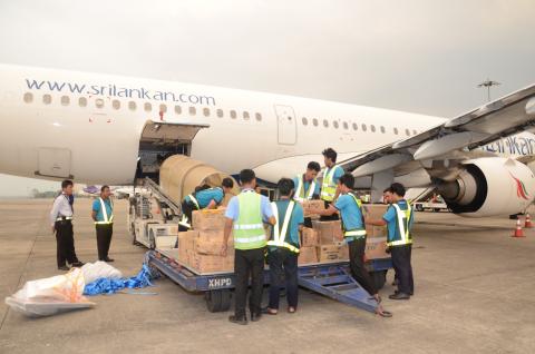 ပြည်ပနိုင်ငံများမှ လူသားချင်းစာနာထောက်ထားမှုဆိုင်ရာ အကူအညီပစ္စည်းများ ရန်ကုန်အပြည်ပြည်ဆိုင်ရာလေဆိပ်သို့ ထပ်မံရောက်ရှိ