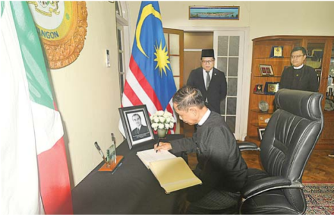SAC Chair Office Ministry 2 Union Minister signs condolence book for former Malaysian PM