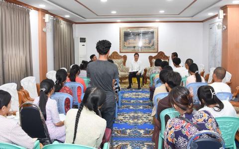 မန္တလေးတိုင်းဒေသကြီးအတွင်းရှိ တက္ကသိုလ်ဝင်တန်း စာမေးပွဲ ပြန်ဖြေရမည့် ကျောင်းသား၊ ကျောင်းသူများနှင့် တိုင်းဝန်ကြီးချုပ် တွေ့ဆုံ