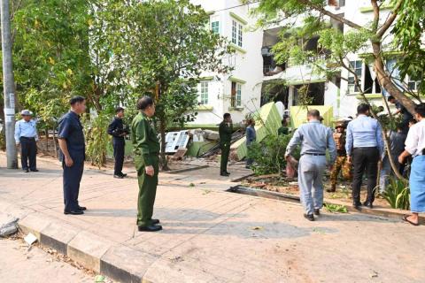နစကဥက္ကဋ္ဌ ဗိုလ်ချုပ်မှူးကြီးမင်းအောင်လှိုင် နေပြည်တော်ရှိ ငလျင်ဒဏ်သင့်ခဲ့သော နေရာများကို သွားရောက် ကြည့်ရှုစစ်ဆေး