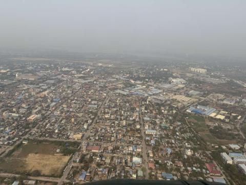 ငလျင်ကြောင့်တစ်နိုင်ငံလုံး အတိုင်းအတာဖြင့် လူပေါင်း တစ်ထောင်ကျော် သေဆုံးပြီး ပမာဏ ထပ်မံ မြင့်တက်ဖွယ်ရှိ