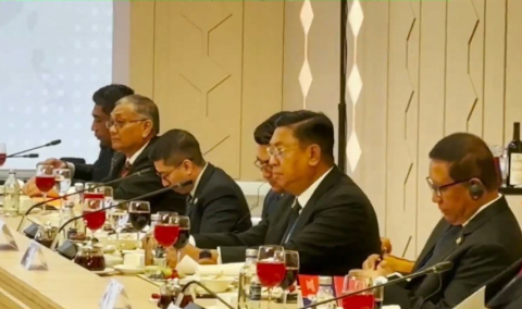 အမျိုးသားလုံခြုံရေးဆိုင်ရာ အကြံပေးပုဂ္ဂိုလ်၊ နိုင်ငံတော်စီမံအုပ်ချုပ်ရေး ကောင်စီဥက္ကဋ္ဌရုံးဝန်ကြီးဌာန (၁) ၊ ပြည်ထောင်စုဝန်ကြီး ဗိုလ်ချုပ်ကြီး မိုးအောင် ဦးဆောင်သော မြန်မာကိုယ်စားလှယ် အဖွဲ့ (၁၃) ကြိမ်မြောက် လုံခြုံရေးကိစ္စရပ်များဆိုင်ရာ အဆင့်မြင့် အရာရှိကြီးများ အစည်းအဝေး သို့ တက်ရောက်