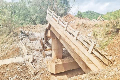 ဘီးလင်းမြို့နယ်၊ ဘီးလင်း-နတ်ကြီးသွားကားလမ်းမကြီးပေါ်ရှိ ပေ ၈၀ သံကူကွန် ကရစ်တံတား အမှတ်(၃/၁၇) အား KNLA အဖွဲ့နှင့် PDF အမည်ခံအကြမ်းဖက်သမားများ မိုင်းထောင်ဖောက်ခွဲဖျက်ဆီး