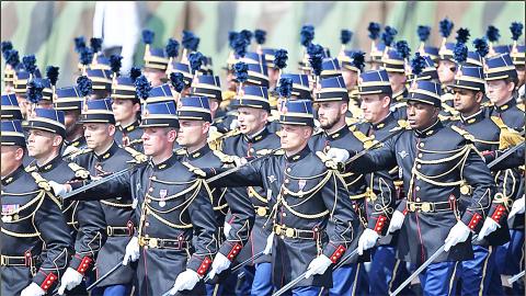 အနောက်အုပ်စု၏စစ်ကစားမှုကို ပြင်သစ်ကဦးဆောင်လာနေဟုဆို