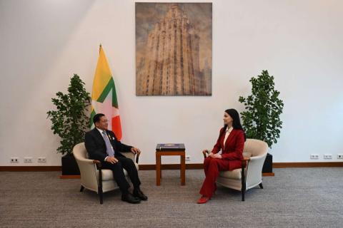 နိုင်ငံတော်စီမံအုပ်ချုပ်ရေးကောင်စီဥက္ကဋ္ဌ နိုင်ငံတော်ဝန်ကြီးချုပ် ဗိုလ်ချုပ်မှူးကြီး မင်းအောင်လှိုင် ရုရှားဖက်ဒရေးရှင်းနိုင်ငံ၊ RT TV Channel နှင့် Krasnaya Zvezda သတင်းစာတို့၏ တွေ့ဆုံမေးမြန်းမှုများအား လက်ခံဖြေကြား