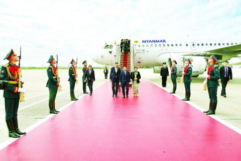 နိုင်ငံတော်စီမံအုပ်ချုပ်ရေးကောင်စီဥက္ကဋ္ဌ နိုင်ငံတော်ဝန်ကြီးချုပ် ဗိုလ်ချုပ်မှူးကြီး မင်းအောင်လှိုင် ဦးဆောင်သည့် မြန်မာအဆင့်မြင့်ကိုယ်စားလှယ်အဖွဲ့ မဟာမျိုးချစ်စစ်ပွဲကြီးအောင်ပွဲ နှစ် (၈၀) ပြည့် အထိမ်းအမှတ် စစ်ရေးပြအခမ်းအနားသို့ တက်ရောက်ရန် ရုရှားဖက်ဒရေးရှင်းနိုင်ငံသို့ ရောက်ရှိ