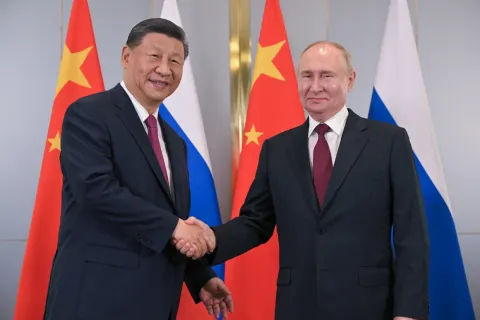 တရုတ်နိုင်ငံ သမ္မတ ရှီကျင့်ဖျင်နှင့် ရုရှားနိုင်ငံ သမ္မတ ပူတင်တို့ မော်စကို မြို့ ကရင်မလင်နန်းတော်တွင် တွေ့ဆုံဆွေးနွေး