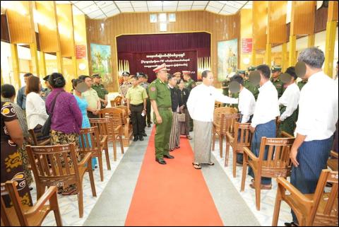 ဥပဒေဘောင်အတွင်း ဝင်ရောက်လာသည့် ပြစ်မှုကျူးလွန်ခြင်းမရှိခဲ့သော PDF အမည်ခံအဖွဲ့ဝင်များကို ၎င်းတို့၏ မိဘအုပ်ထိန်းသူများထံ ထပ်မံလွှဲပြောင်းပေးအပ်