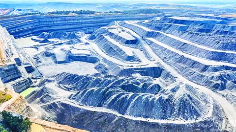 ကျောက်မီးသွေးတွင်းများကို ဆိုလာများတပ်လိုက်လျှင် ဂျာမနီကိုပင် လျှပ်စစ်ပေးနိုင်
