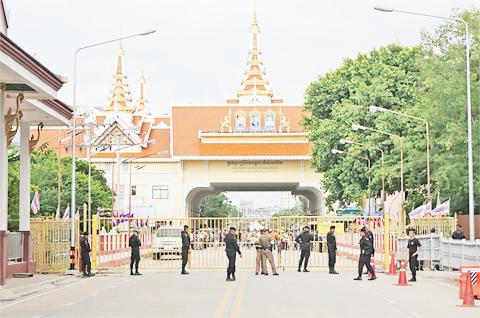 ကမ္ဘောဒီးယားက ထိုင်းနှင့်နယ်စပ်ဂိတ်နှစ်ခုကို ထပ်ပိတ်
