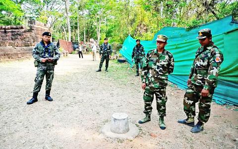 ကမ္ဘောဒီးယားက ထိုင်းအစိုးရ၏ အဆိုပြုချက်များကို ငြင်းဆိုပြီးနောက် နှစ်နိုင်ငံစလုံးက နယ်စပ်တွင် စစ်အင်အားတိုးမြှင့်၊ နယ်စပ်ဖြတ်ကျော်ရေး စခန်းနှစ်ခုအား ထိုင်းပိတ်ပစ်