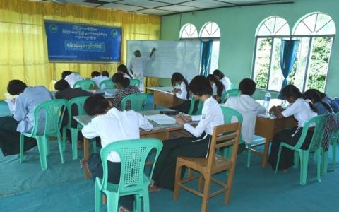 ကျောက်ဆည်ခရိုင် လူထုအခြေပြုဗဟိုဌာနတွင် စာစီစာကုံး ရေးသားနည်း သင်ကြားပေး
