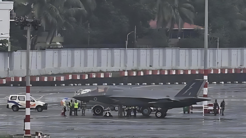 ဗြိတိန် F-35B ကိုယ်ပျောက်တိုက်လေယာဉ် အိန္ဒိယတောင်ပိုင်းတွင် အရေးပေါ် ဆင်းသက်ခဲ့ရပြီး ဆက်လက် မပျံသန်းနိုင်