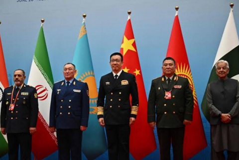 တရုတ်နိုင်ငံသည် အီရန်နှင့် ရုရှားနိုင်ငံတို့မှ ကာကွယ်ရေးဝန်ကြီးများအား လက်ခံတွေ့ဆုံ