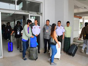 မြန်မာနိုင်ငံအတွင်းသို့ နယ်စပ်လမ်းကြောင်းများမှတစ်ဆင့် တရားမဝင် ဝင်ရောက်လာသည့် ပြည်ပနိုင်ငံသား ၂၈ ဦးအား သက်ဆိုင်ရာနိုင်ငံများသို့ ထပ်မံပြည်နှင် လွှဲပြောင်းပေးအပ်