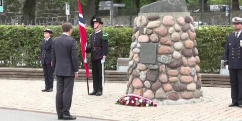 French President Macron lays wreath in front of memorial in Norway's Oslo