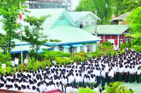 မန္တလေးမြို့၌ အခြေခံပညာကျောင်းများစတင်ဖွင့်လှစ် ကျောင်းသား ကျောင်းသူများ အေးချမ်းပျော်ရွှင်စွာ ပညာသင်ကြား