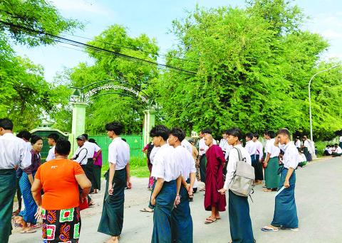 ၂၀၂၅ ခုနှစ် တက္ကသိုလ်ဝင်စာမေးပွဲ ပြန်လည်ဖြေဆိုရမည့် Grade 12 ကျောင်းသား ကျောင်းသူများ ဇီဝဗေဒဘာသာရပ်နှင့် ဘောဂဗေဒဘာသာရပ်တို့ကို ဆက်လက်ဖြေဆို