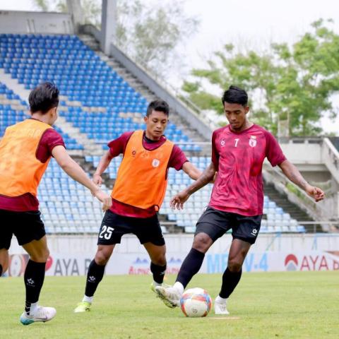အာရှဖလား ခြေစစ်ပွဲအတွက် လက်ရွေးစင်အသင်းနှင့် လေ့ကျင့်မှု ပြန်လည်စတင်နေပြီဖြစ်သည့် မောင်မောင်လွင်