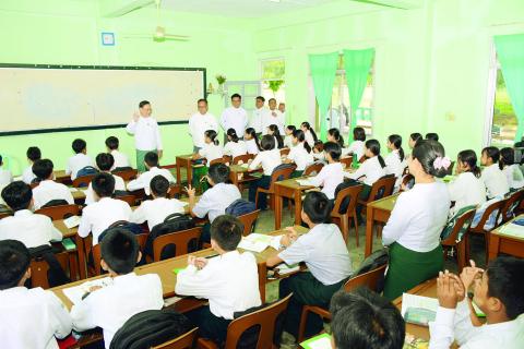 ဒုတိယဝန်ကြီး ဒေါက်တာဇော်မြင့် Naypyitaw State Academy နှင့် အခြေခံပညာကျောင်းများ၌ ကျောင်းသား ကျောင်းသူများ အေးချမ်းစွာ ပညာသင်ယူလေ့လာနေမှု လှည့်လည်ကြည့်ရှု