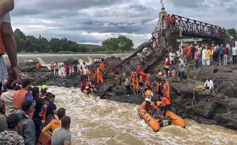 အိန္ဒိယ၌ မြစ်ကူးတံတားပြိုကျမှုဖြစ်ပွား လူနှစ်ဦးသေဆုံး၍ ၃၂ဦး ဒဏ်ရာရရှိ