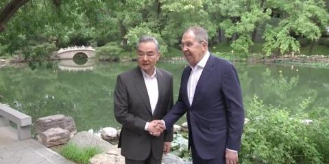 Chinese, Russian FMs pledge united front amid global turmoil