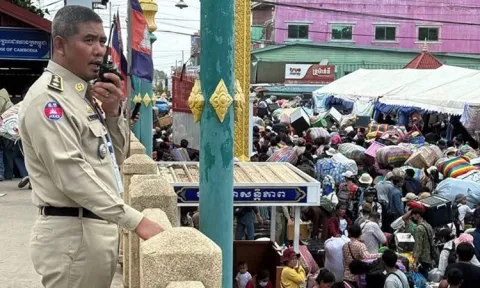 ထိုင်း-ကမ္ဘောဒီးယား အပြန်အလှန်ပစ်ခတ် တိုက်ခိုက်မှုများအတွင်း လာအိုနယ်နိမိတ်အတွင်း လက်နက်ကြီးများ ကျရောက်ပေါက်ကွဲ