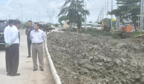 နိုင်ငံတော်စီမံအုပ်ချုပ်ရေးကောင်စီဥက္ကဋ္ဌ နိုင်ငံတော်ဝန်ကြီးချုပ် ဗိုလ်ချုပ်မှူးကြီး မင်းအောင်လှိုင် လှိုင်သာယာမြို့နယ်အတွင်းရှိ ရန်ကုန် - ပုသိမ်လမ်းမတစ်လျှောက် ရေစီးရေလာကောင်းမွန်စေရေး ဆောင်ရွက်လျက်ရှိမှု အခြေအနေများအား သွားရောက်ကြည့်ရှုစစ်ဆေး