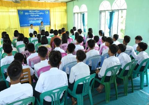ကျောက်ဆည်ခရိုင် လူထုအခြေပြုဗဟိုဌာနတွင် သဘာဝဘေး အန္တရာယ် ကာကွယ်ရေး အသိပညာပေး ဟောပြောပွဲ၊ စာအုပ်စာစောင်ပြပွဲနှင့် လက်ကမ်းစာစောင်များ ဖြန့်ဝေ