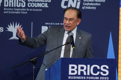 BRICS အဖွဲ့ဝင်နိုင်ငံများအကြား ကုန်သွယ်မှုတိုးမြှင့်ရန် မလေးရှား ဝန်ကြီးချုပ် တိုက်တွန်း