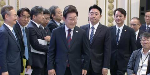 President Lee holds first press conference