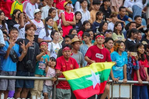 ချန်ပီယံလုပွဲလာကြည့်မည့် ပရိတ်သတ်အား အပြိုင်အဆိုင် စပွန်ဆာပေး ဖိတ်ခေါ်နေသည့် ရှမ်းယူနိုက်တက်နှင့် ရန်ကုန်ယူနိုက်တက်
