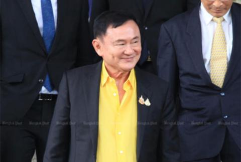 သက်ဆင်သည် နိုင်ငံတော်အသရေဖျက်မှုဖြင့် တရားစွဲဆိုခံထားရမှု၏ သက်သေခံချက်များကို နားထောင်ရန် တရားရုံးသို့ လာရောက်