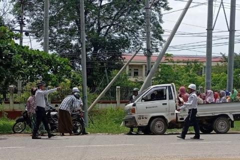 ကျောက်ဆည်မြို့နယ်တွင် လိုင်စင်မဲ့မော်တော်ယာဉ်များနှင့် မော်တော် ဆိုင်ကယ်များ စီးနင်းမှု ရှိ/မရှိ စစ်ဆေး ဆောင်ရွက်လျက်ရှိ