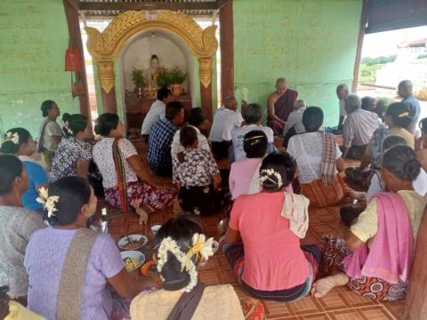 ကျောက်ဆည်မြို့၌ ဝါဆိုလပြည့်နေ့ ဘုန်းတော်ကြီးကျောင်းများတွင် ဥပုသ်သီလစောင့်ထိန်းသူများနှင့် စည်ကား