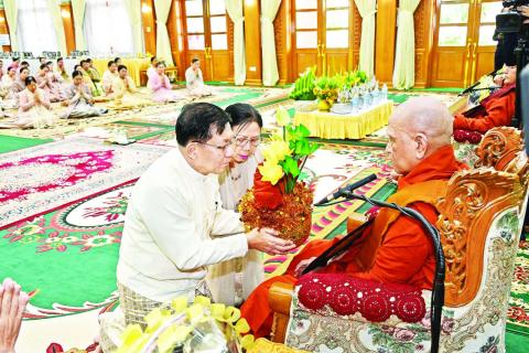 ၂ဝ၂၅ ခုနှစ်၊ ကာကွယ်ရေးဦးစီးချုပ်ရုံး (ကြည်း၊ ရေ၊ လေ) မိသားစုများ ဝါဆိုသင်္ကန်း ဆက်ကပ်လှူဒါန်းပွဲ မင်္ဂလာအခမ်းအနား ကျင်းပ