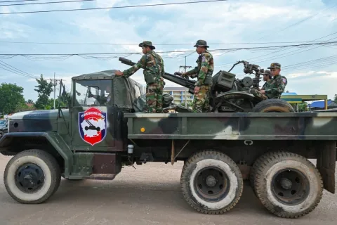 ကမ္ဘောဒီးယားနှင့် ထိုင်းတပ်များ နယ်စပ်တွင် အမြောက်၊ ဒုံးကျည်များဖြင့် ဆက်လက်တိုက်ခိုက်