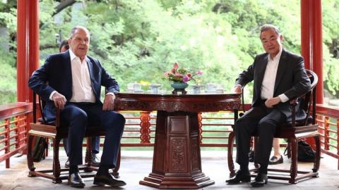 ရုရှားနှင့် တရုတ်နိုင်ငံခြားရေးဝန်ကြီးများ တွေ့ဆုံဆွေးနွေး