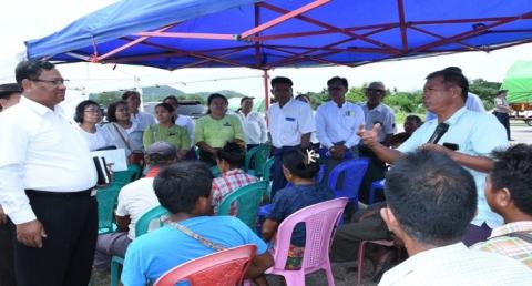 မန္တလေးတိုင်းဒေသကြီးအစိုးရအဖွဲ့ လူမှုရေးရာဝန်ကြီး၊ တောင်သူပညာပေးမိုးစပါးစံပြကွက် ဧက(၁၀၀)စိုက်ကွင်း အား ကြည့်ရှုခဲ့ပြီး တောင်သူများနှင့်တွေ့ဆုံ