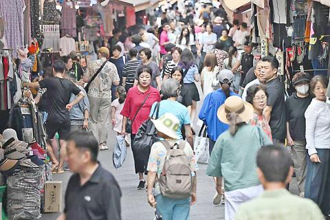 တောင်ကိုရီးယားတွင် သက်ကြီးလူဦးရေ ဆက်လက်မြင့်တက်နေပြီး လူဦးရေဆက်လက်ကျဆင်း