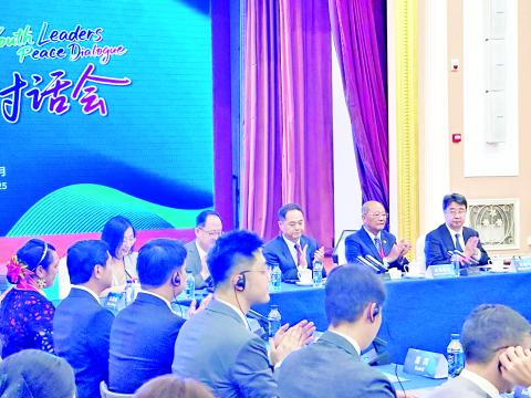 ပြည်ထောင်စုဝန်ကြီး Jeng Phang နော်တောင် တရုတ်ပြည်သူ့သမ္မတနိုင်ငံ ပေကျင်းမြို့၌ ကျင်းပသည့် လူငယ်ခေါင်းဆောင်ငြိမ်းချမ်းရေး စကားဝိုင်းဆွေးနွေးပွဲနှင့် ကမ္ဘာ့ငြိမ်းချမ်းရေးလူငယ်ညီလာခံများသို့ တက်ရောက်