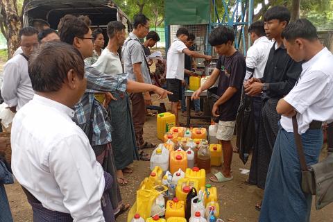 ကျောက်ဆည်မြို့၌ ဌာနဆိုင်ရာဝန်ထမ်း(၇၀၆၉)ဦးအား စားအုန်းဆီ(၁၄၁၃၈)ပိဿာ ရောင်းချပေးလျက်ရှိ