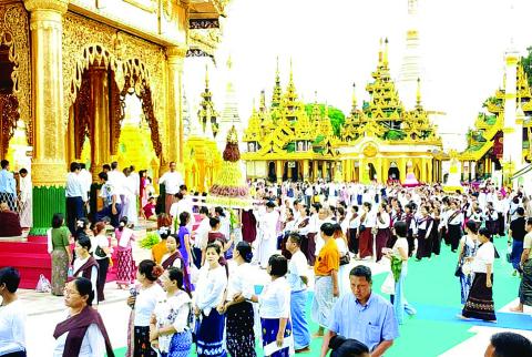 ရွှေတိဂုံစေတီတော်မြတ်ကြီး၌ ဝါခေါင်လပြည့် မေတ္တာအခါတော်နေ့အခမ်းအနားများ ကျင်းပ
