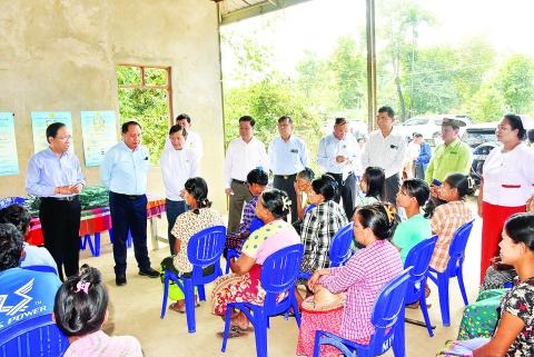 ပြည်ထောင်စုဝန်ကြီး ပါမောက္ခ ဒေါက်တာသက်ခိုင်ဝင်း မအူပင် မြို့နယ် ရှိ ပြည်သူ့ဆေးရုံများနှင့် ငှက်ဖျားရောဂါ ကာကွယ်နှိမ်နင်းရေး လုပ်ငန်း ဆောင်ရွက်မှု ကွင်းဆင်းစစ်ဆေး