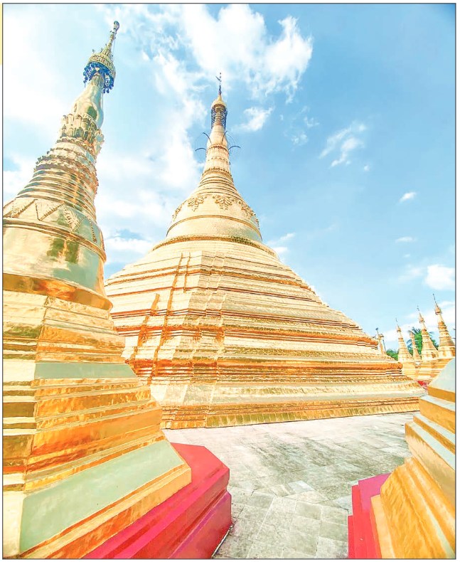 Naungdawgyi Pagoda on the platform of Shwedagon Pagoda