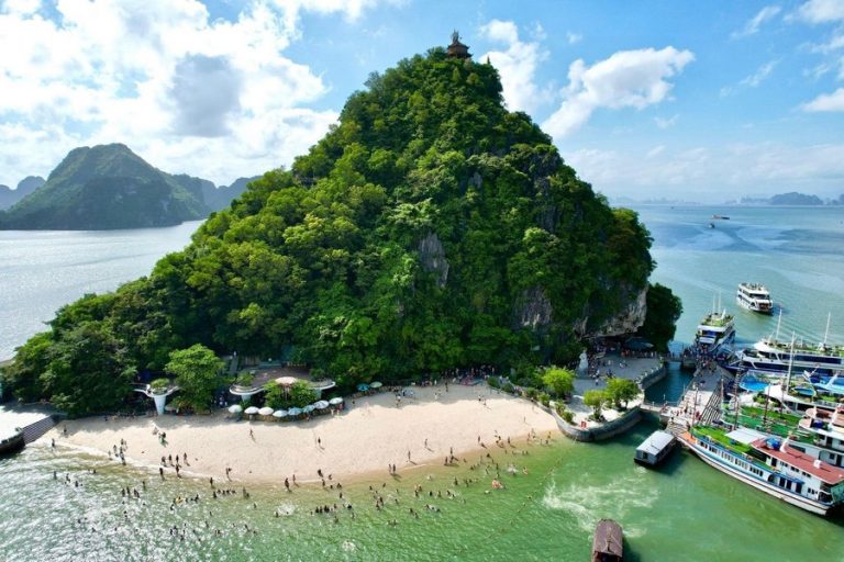 Heading to Lush Bay, a Breathtaking Cave and the Land of Pearl 1